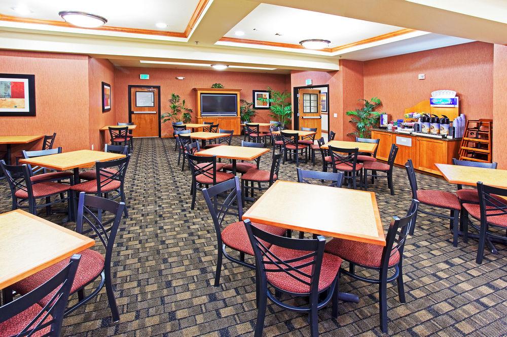 Holiday Inn Express Hotel Vernal By Ihg Exterior photo