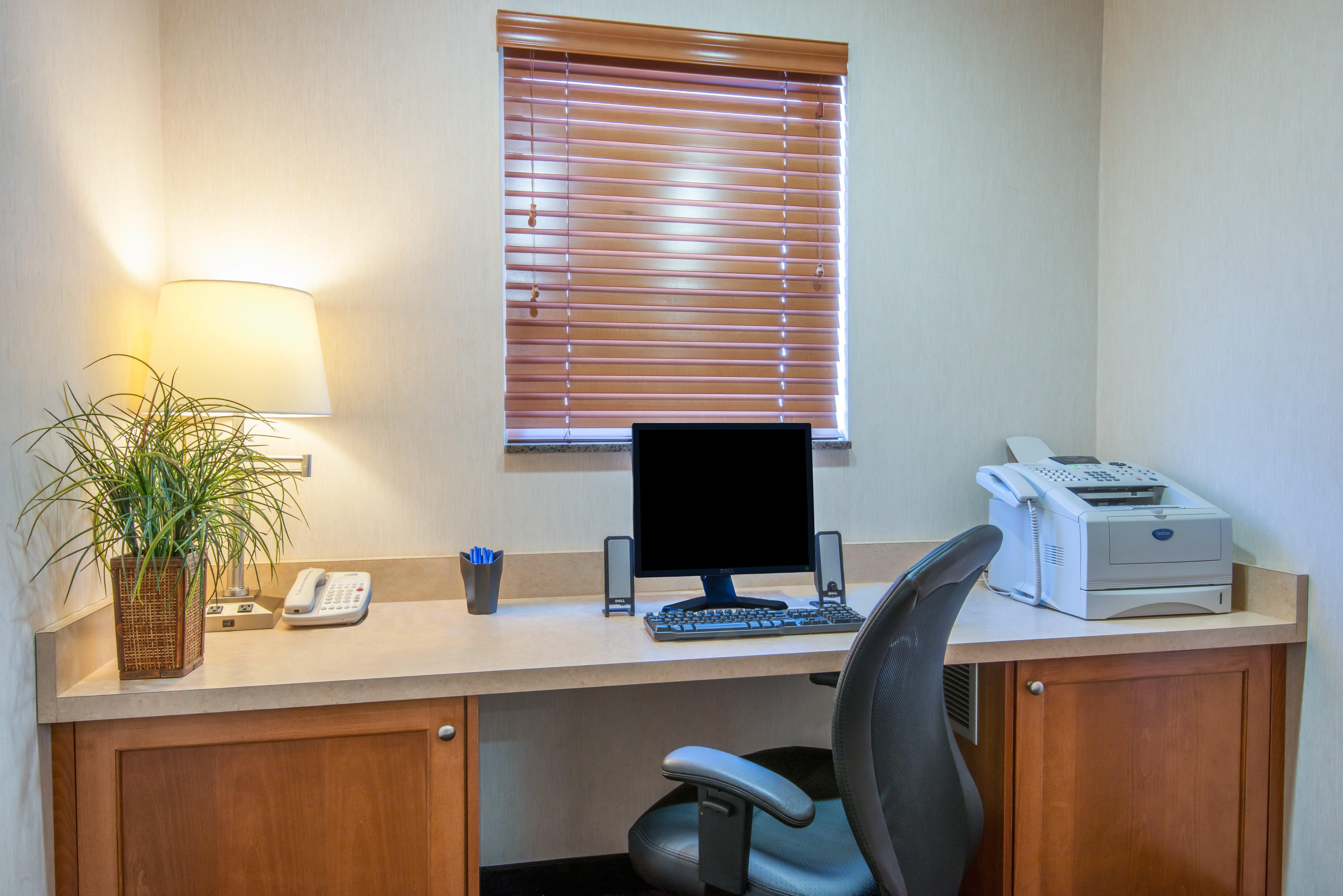 Holiday Inn Express Hotel Vernal By Ihg Exterior photo