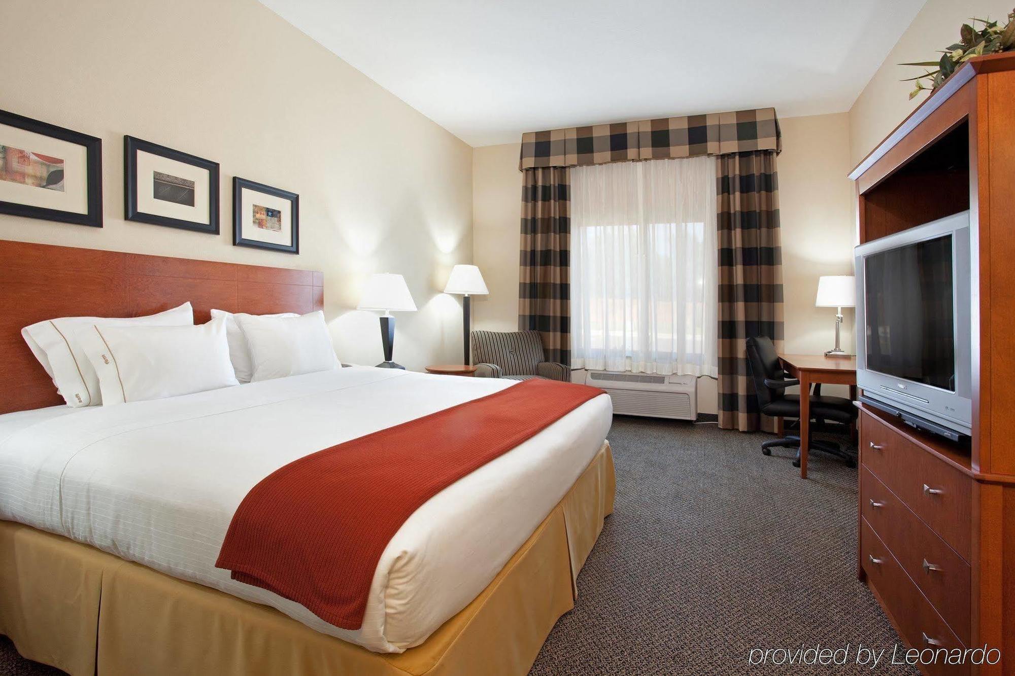 Holiday Inn Express Hotel Vernal By Ihg Exterior photo